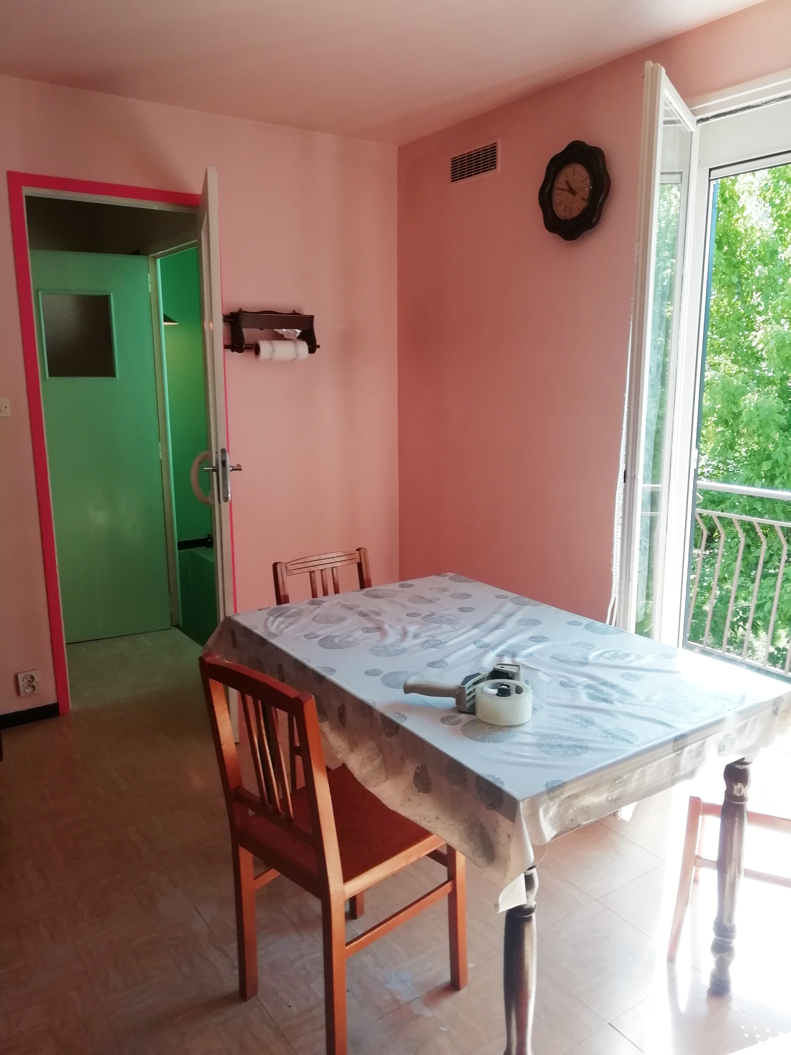 photo montrant la cuisine avant