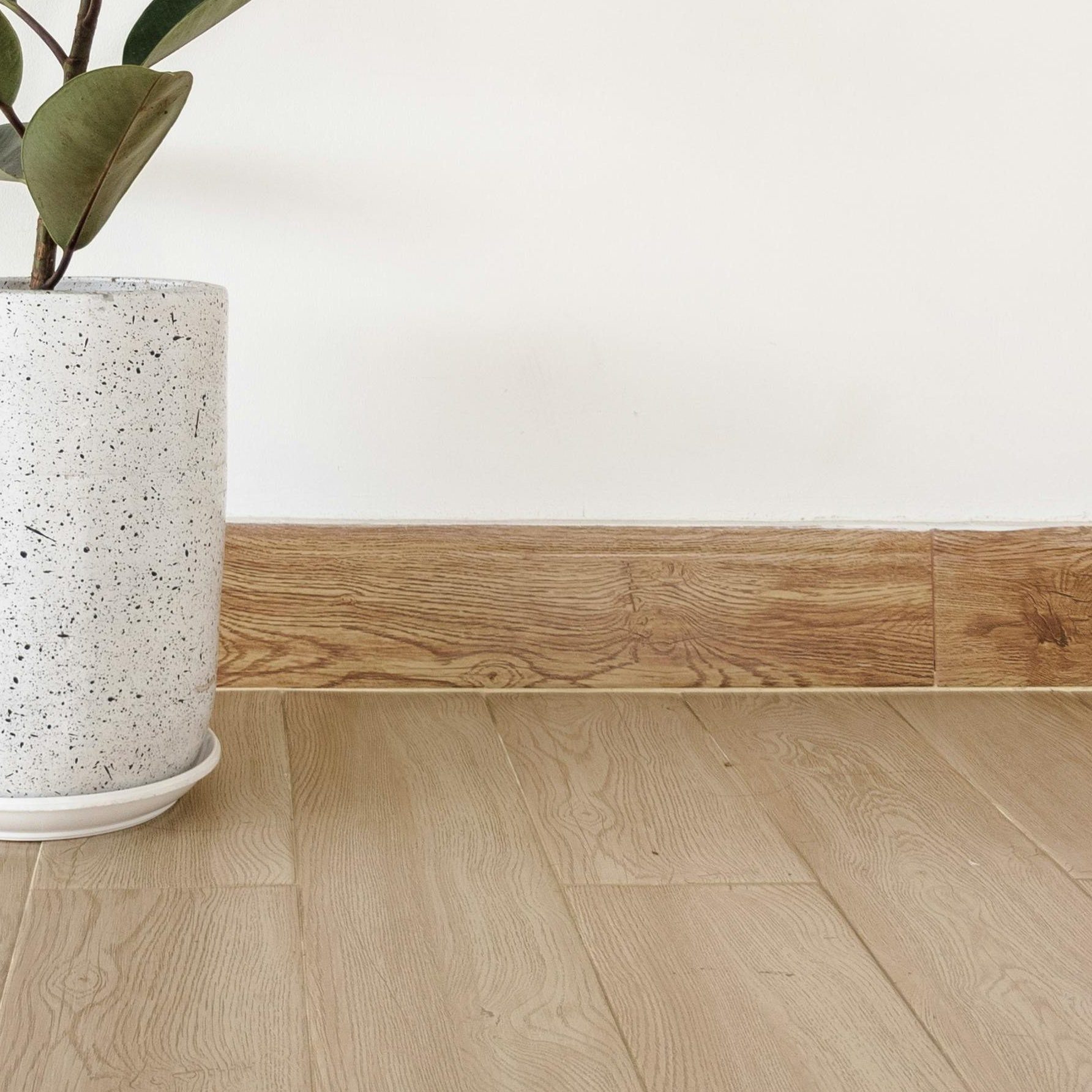 image présentant le service "Revêtement de surfaces".
On voit un parquet au sol.